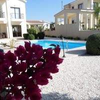 Modern 3 bedroom villa, pool and close to golf course