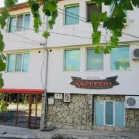 Guest House Dobrev, Hotel in Kardschali