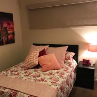 5 Star Room with own Bathroom - Singles, Couples, Families or Executives, hotel in Glen Waverley