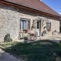 LES TROIS CHARMES, hotel i Chaucenne