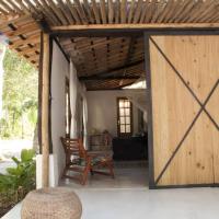 The Lion Cottage- Charming Studios, hotel in Santo André