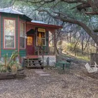 The Victorian Cottage at Creekside Camp & Cabins，大理石瀑布的飯店