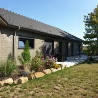 Cosy Wood House, hotel u gradu Laubressel