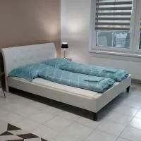 Slnečný apartmánový dom Oslany, hotel u gradu Oslany