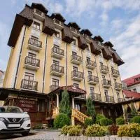Курортний Готель Золота Корона, hotel sa Truskavets