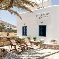 Aegeo Hotel، فندق في شورا فوليغاندروس