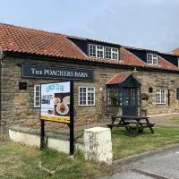 Poacher's Barn, hotel Caytonban