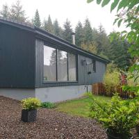 Loch Ness Highland Cottages with partial Loch View, hotel in Invermoriston