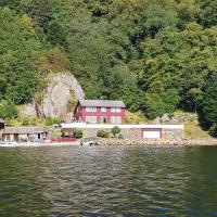 Stunning Home In Farsund With 4 Bedrooms And Wifi