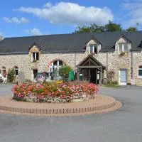 Logis Hôtel Restaurant Relais Du Gué De Selle, viešbutis mieste Évron