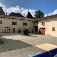 Les Cygnes Noirs, hotel em Aujac
