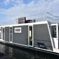 Tiny floating house Ibiza, hotel en Heugum, Maastricht