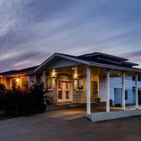 Super 8 by Wyndham Smoky Lake, Hotel in Smoky Lake