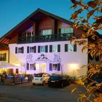 Hotel zum Maximilian، فندق في باد فيلينباتش