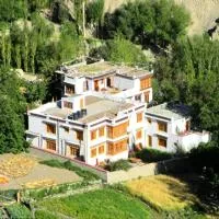 Namra Hotel and Camps - Temisgam, hotel em Khalatse