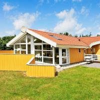 Gorgeous Holiday Home in Vejers Strand with Sauna, hotel din Vejers Strand