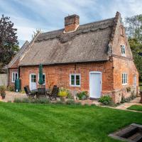Thatch Cottage - luxury Norfolk Hideaway, hotel in Norwich