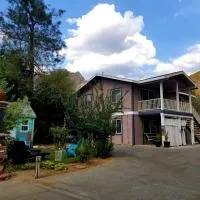 Sacred Mtn River Suites, hotelli kohteessa Kernville