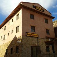 Hostal El Olmo, hotell i Camarena de la Sierra