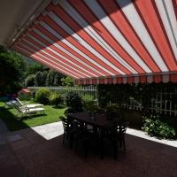 Charming Villa in Mergozzo Italy with Private Garden, hotel a Mergozzo