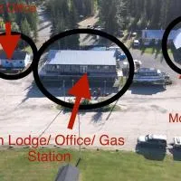 Double G Service, hotel u gradu Muncho Lake