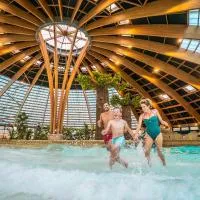 Les Ormes Domaine et Resort, hotel in Epiniac