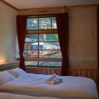 The Railway Hotel Koyasan Pilgrimage Railway - Station Inn - Self Check-in Only, מלון בKudoyama