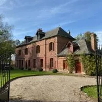 Stunning 5 bedroom French Manor house, Normandy, Hotel in Beaunay