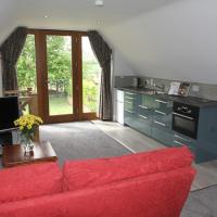 Superb Stokesby Barn Apartment - Norfolk Broads & Norwich, hotel in Stokesby