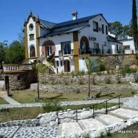 Hotel y cabañas FATVIAL 4 de Abril, hotel en Tanti