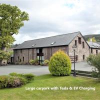 The Neuadd Cottages, hotel in Crickhowell