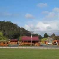 Latrobe Mersey River Cabin and Caravan Park โรงแรมในลาโทรบ