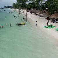Madu Tiga Beach and Resort, hotel di Tanjungpinang