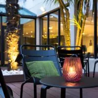 Hôtel Oceania Nantes Aéroport, hotel u gradu Bugene