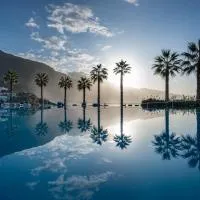 Monte Mar Palace Hotel، فندق في بونتا ديلغادا