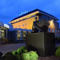 a building with a statue in front of it at Hotel De Zoete Inval Haarlemmerliede