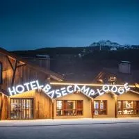 Hotel Base Camp Lodge - Bourg Saint Maurice, hotel u gradu 'Bourg-Saint-Maurice'