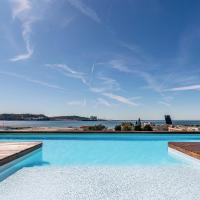 GuestReady - Gorgeous apartment in Alges with Stunning Rooftop Pool, hotel in Algés