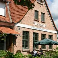 Pension & Restaurant "Alte Schule", hotel en Kluis