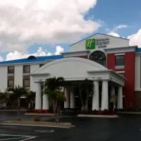 Holiday Inn Express Lake Okeechobee by IHG، فندق في أوكيتشوبي