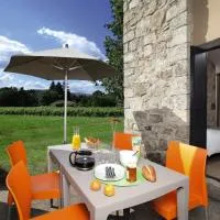 Terres de France - Le Domaine des Vans、Chambonasのホテル