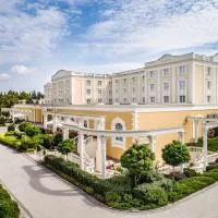 Hotel Windsor w Jachrance، فندق في جاكرانكا