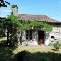 Wisteria Cottage, hotel v destinácii Les Adjots