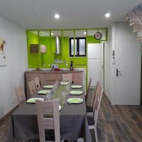 Une charmante maison pour un séjour au vert, hotel in Arçais