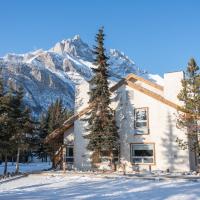 Banff Rocky Mountain Resort, hotel in Banff