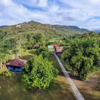4 Pohon - Les 4 Arbres, hotel in Pandang