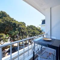Estoril BeachFront Balcony apartment: Estoril şehrinde bir otel