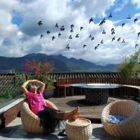 Shan Ju Qiu Ming Floral Hotel in Tengchong 花筑 腾冲山居秋暝精品客栈, hotel i Tengchong