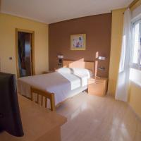 Hostal Meseguer, hotel near Alicante Airport - ALC, El Alted