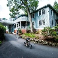 Highland Lake Inn & Resort - Flat Rock, hotel i Flat Rock